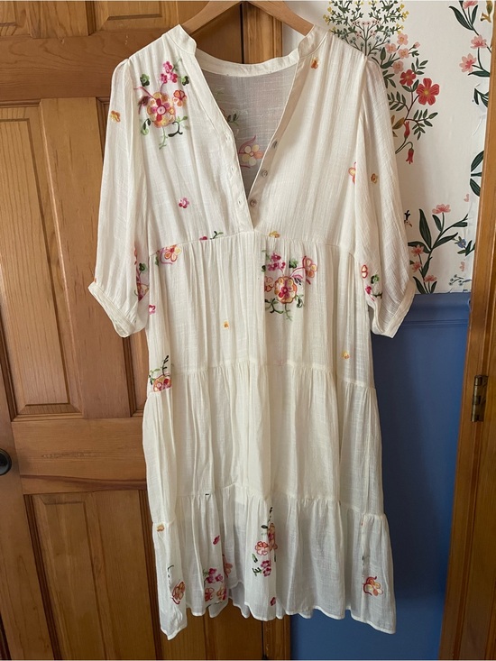 bohme Dresses & Skirts - Floral Embroidered Dress